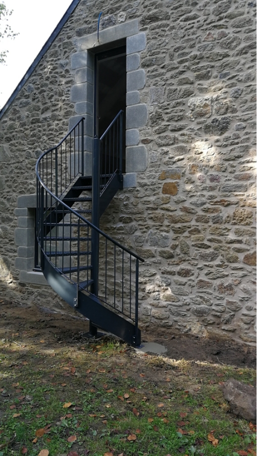 Rs Inox Agenceur Metallerie Rennes ESCALIER HELICOIDALE 8