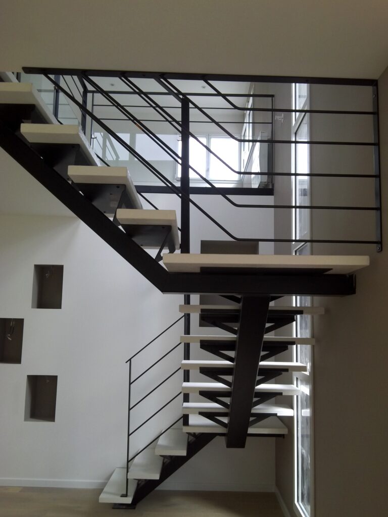 Rs Inox Agenceur Metallerie Rennes ESCALIER LIMON CENTRAL 37