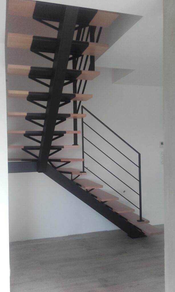 Rs Inox Agenceur Metallerie Rennes ESCALIER LIMON CENTRAL 9