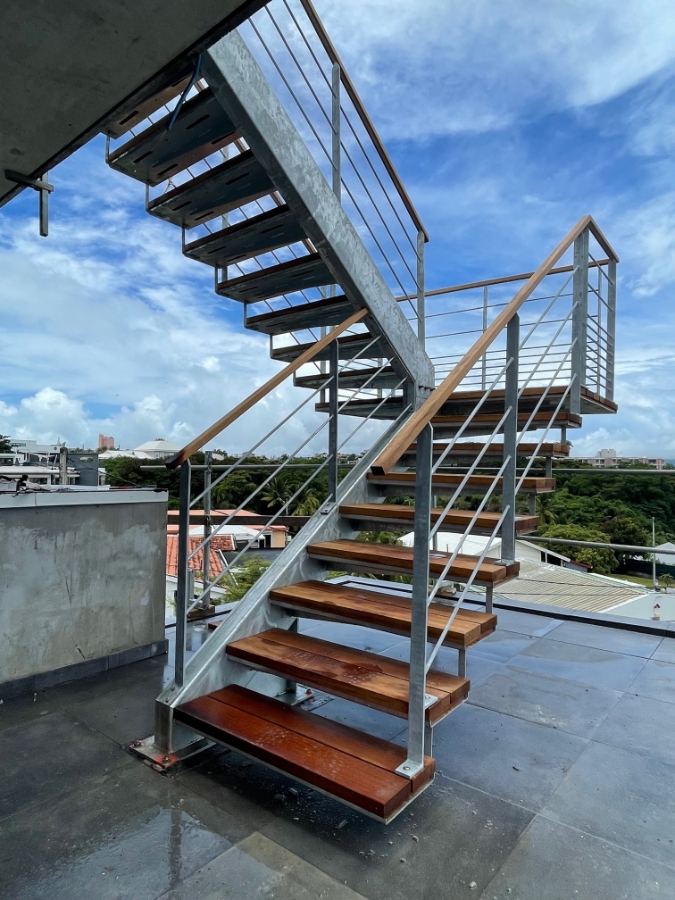 Rs Inox Agenceur Metallerie Rennes ESCALIER SUSPENDU 4